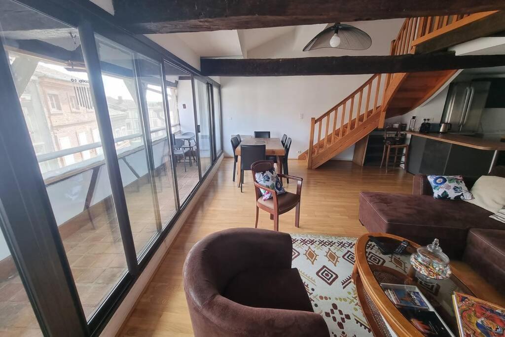Appartement Exceptionnel 4 Etoiles Hyper Centre Albi 65 M2 Au 4Eme Etage Sans Ascenseur Avec Une Tour Du 12Eme Siecle エクステリア 写真