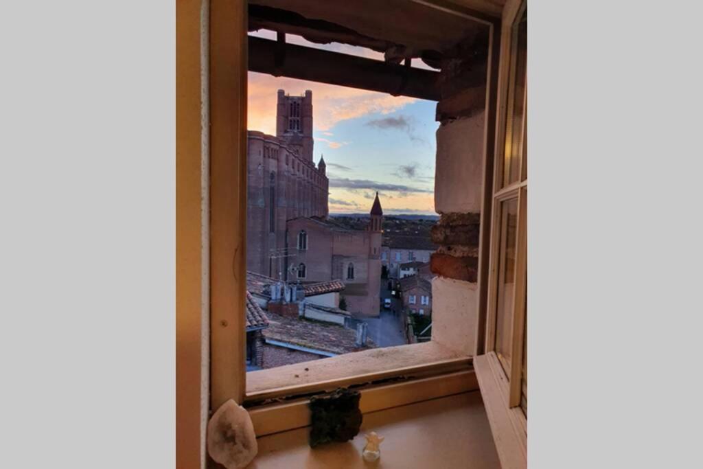 Appartement Exceptionnel 4 Etoiles Hyper Centre Albi 65 M2 Au 4Eme Etage Sans Ascenseur Avec Une Tour Du 12Eme Siecle エクステリア 写真