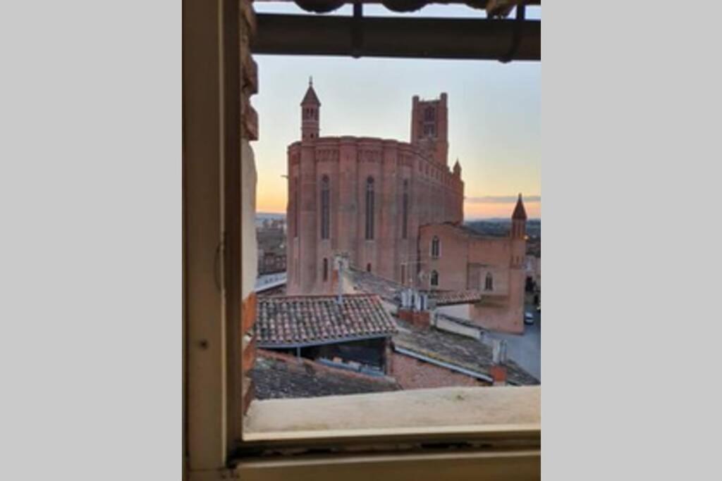 Appartement Exceptionnel 4 Etoiles Hyper Centre Albi 65 M2 Au 4Eme Etage Sans Ascenseur Avec Une Tour Du 12Eme Siecle エクステリア 写真