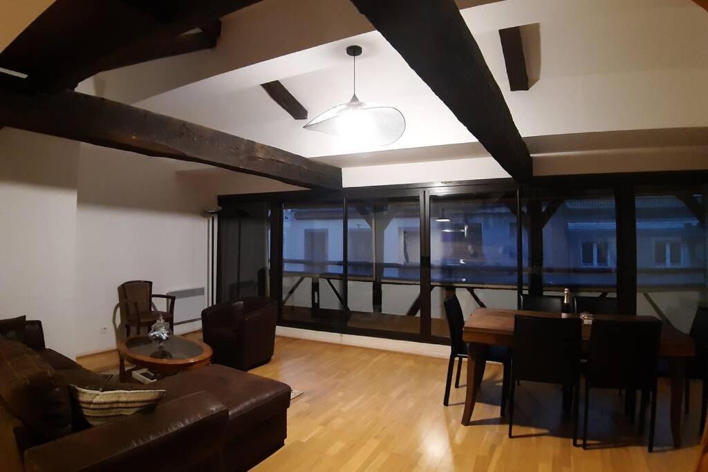 Appartement Exceptionnel 4 Etoiles Hyper Centre Albi 65 M2 Au 4Eme Etage Sans Ascenseur Avec Une Tour Du 12Eme Siecle エクステリア 写真